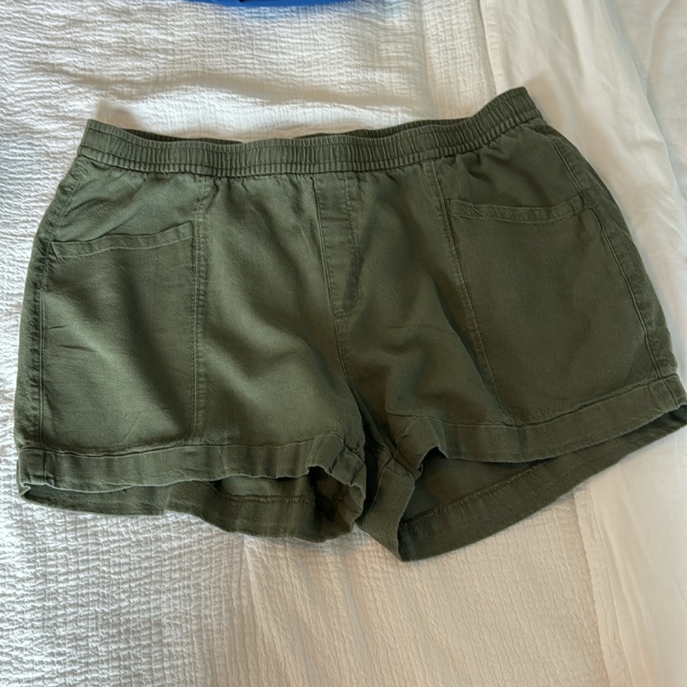 Green old navy shorts with drawstring on inside